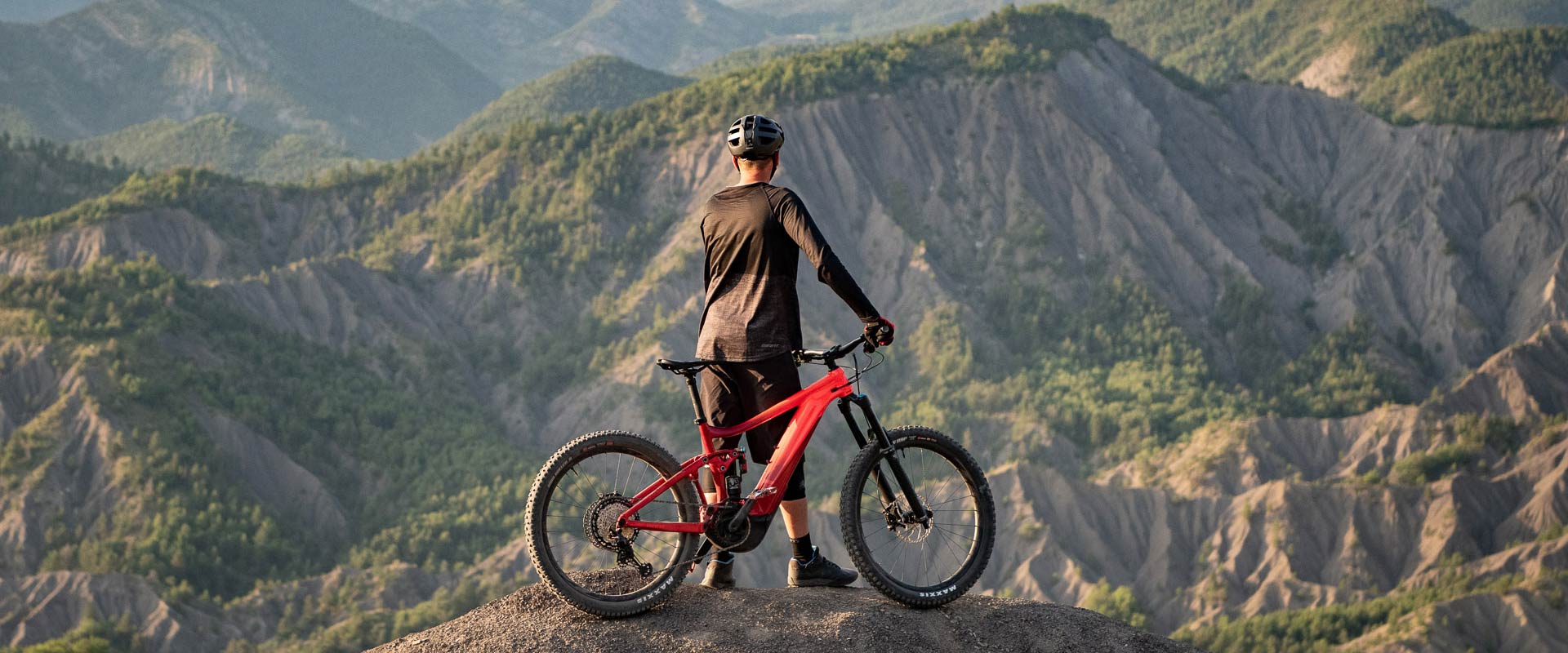 red giant e-bike on a cliff
